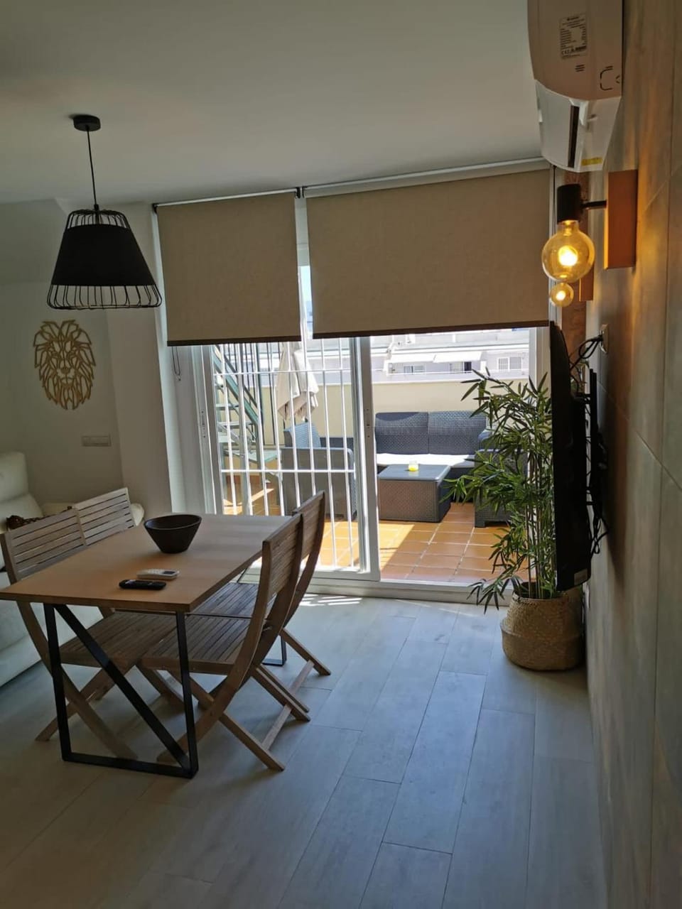 TV and multimedia, Kitchen or kitchenette, Living room, Dining area, heating, heating, internet, oven, stove, air conditioner, air conditioner