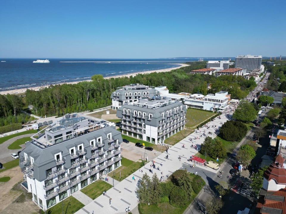 Property building, Neighbourhood, Natural landscape, Bird's eye view, Sea view, Location