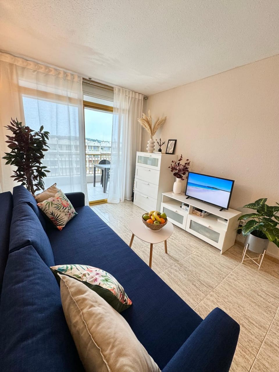 Communal lounge/ TV room, TV and multimedia, Living room, Seating area