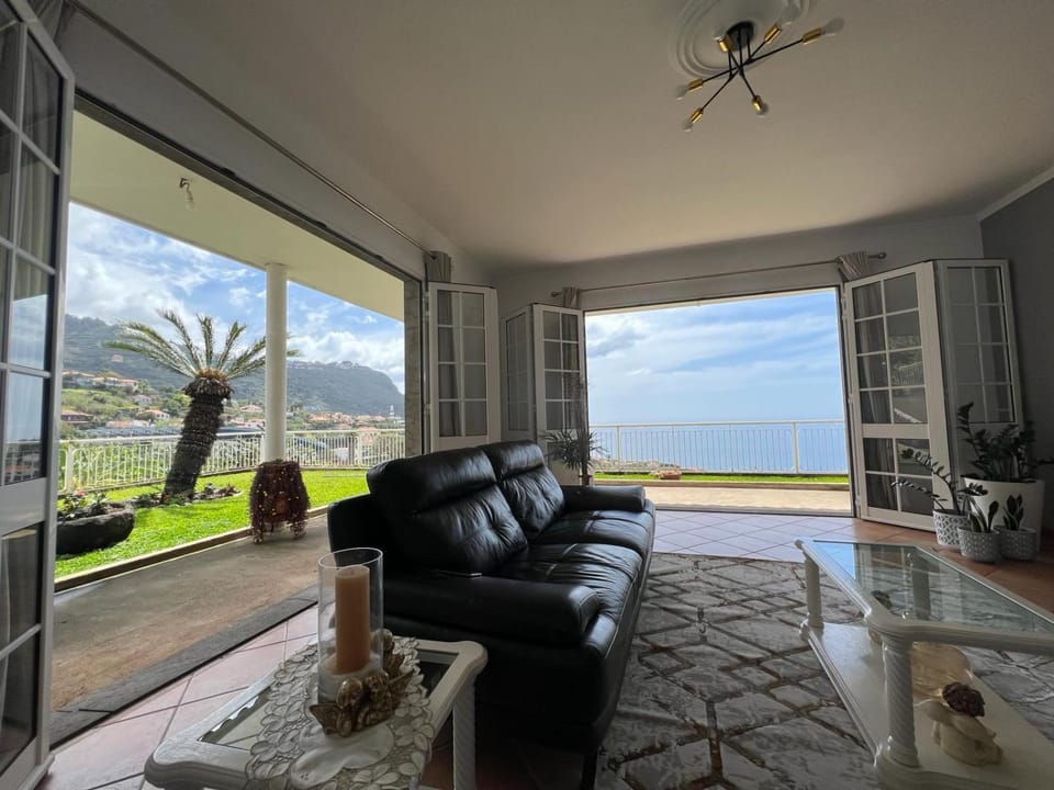 Natural landscape, View (from property/room), Balcony/Terrace, Living room, Mountain view, Sea view