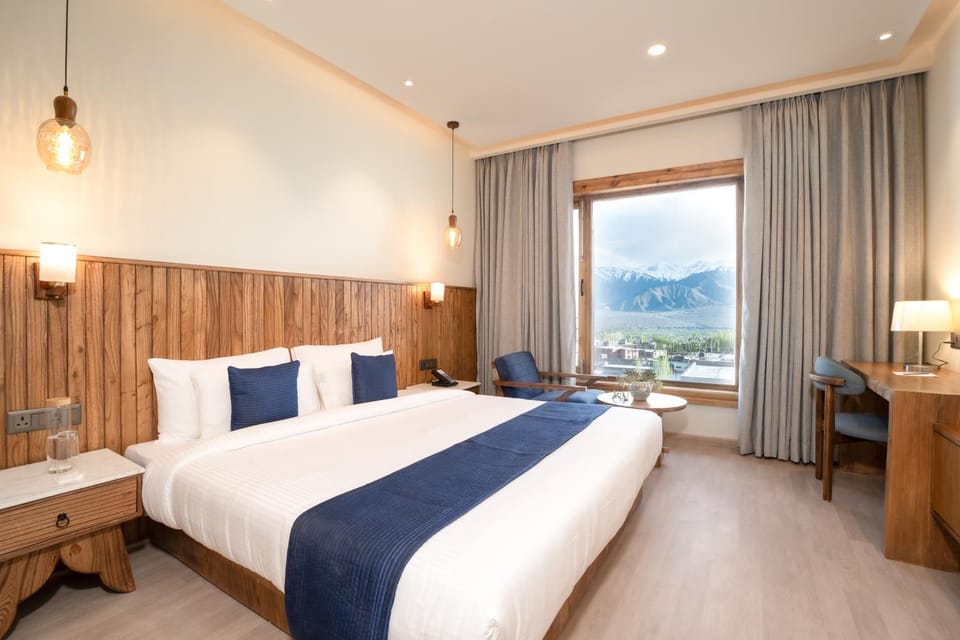 Natural landscape, Photo of the whole room, Bedroom, Mountain view