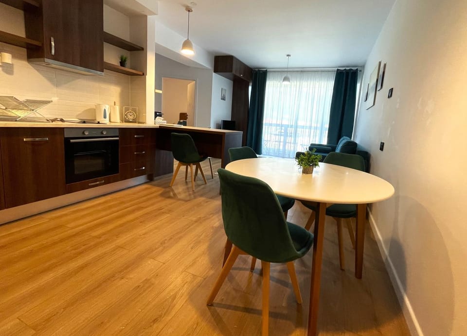 Kitchen or kitchenette, Living room, Seating area, Dining area, minibar, pet friendly, stove