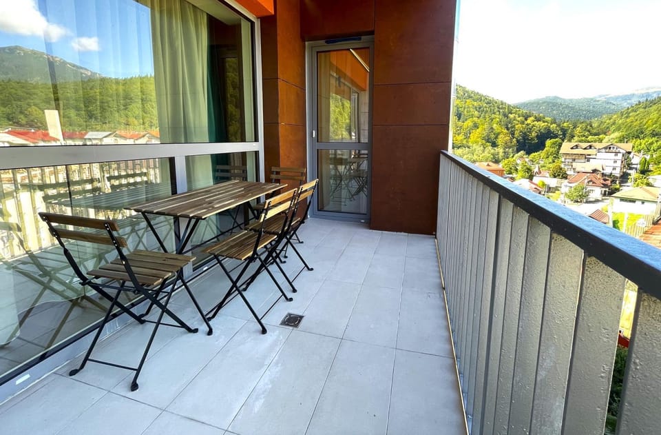 Property building, Day, Natural landscape, View (from property/room), Balcony/Terrace, Balcony/Terrace, Mountain view