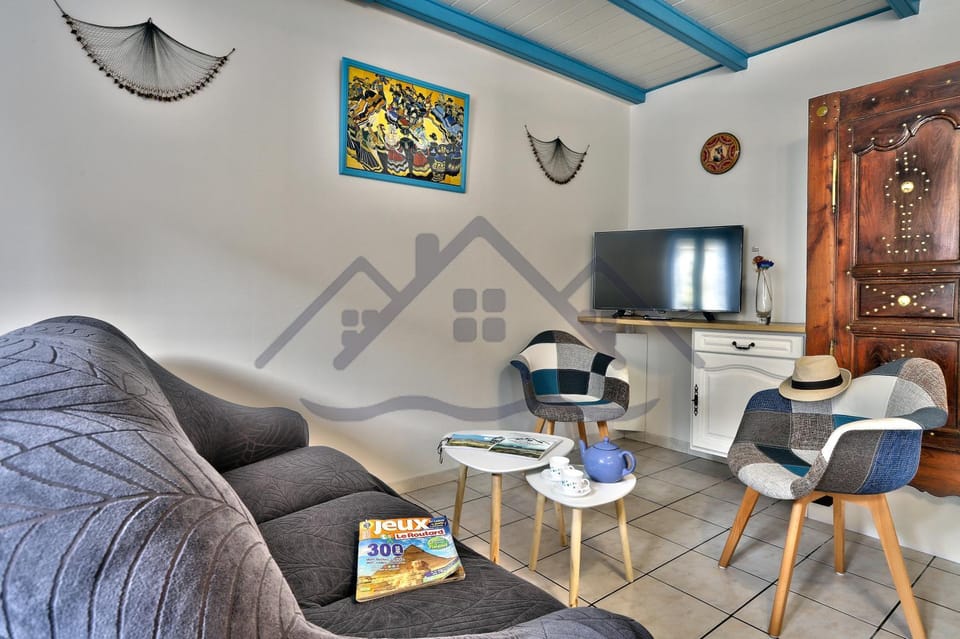 TV and multimedia, Living room, Dining area