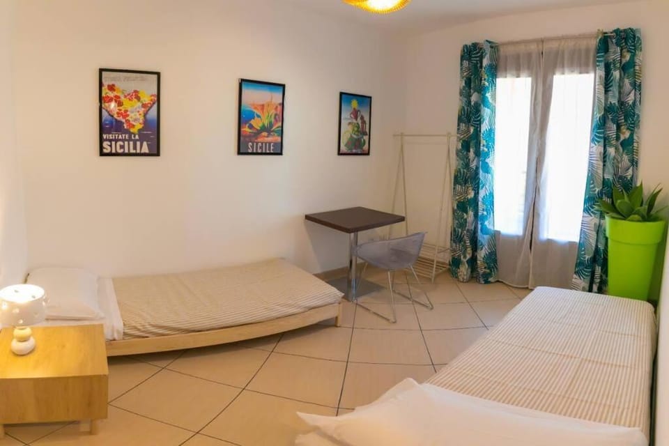 Bed, Photo of the whole room, Seating area, Bedroom
