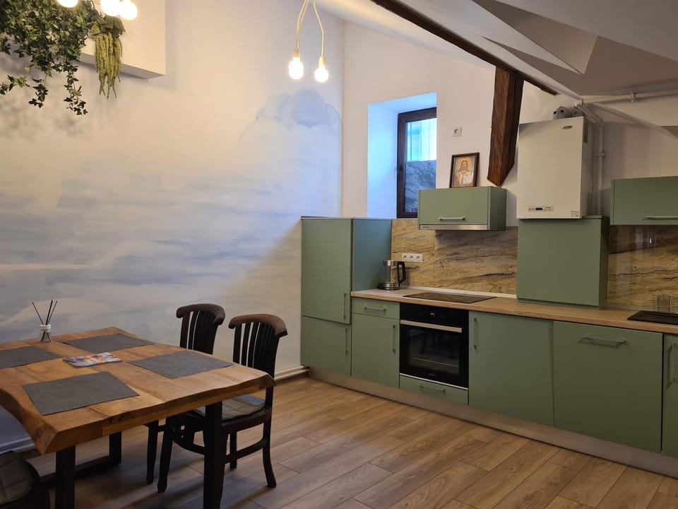 Kitchen or kitchenette, Dining area, pet friendly