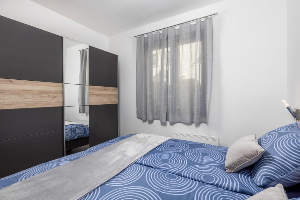 Bed, Photo of the whole room, Bedroom, wardrobe