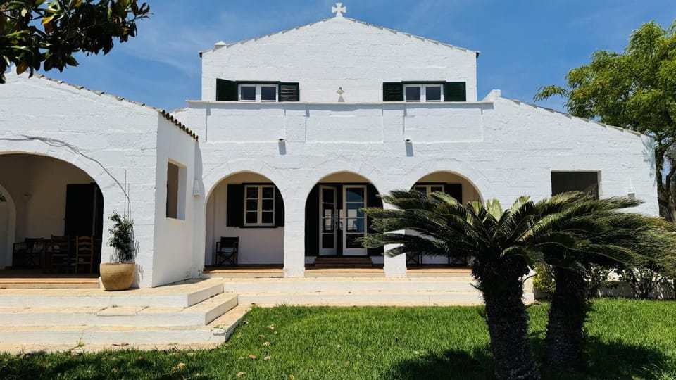Property building, Facade/entrance, Off site