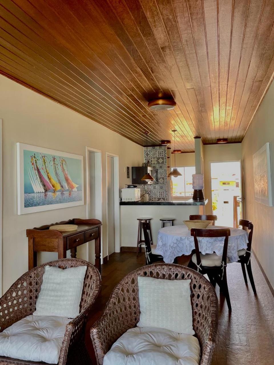 Kitchen or kitchenette, Living room, Seating area, Dining area