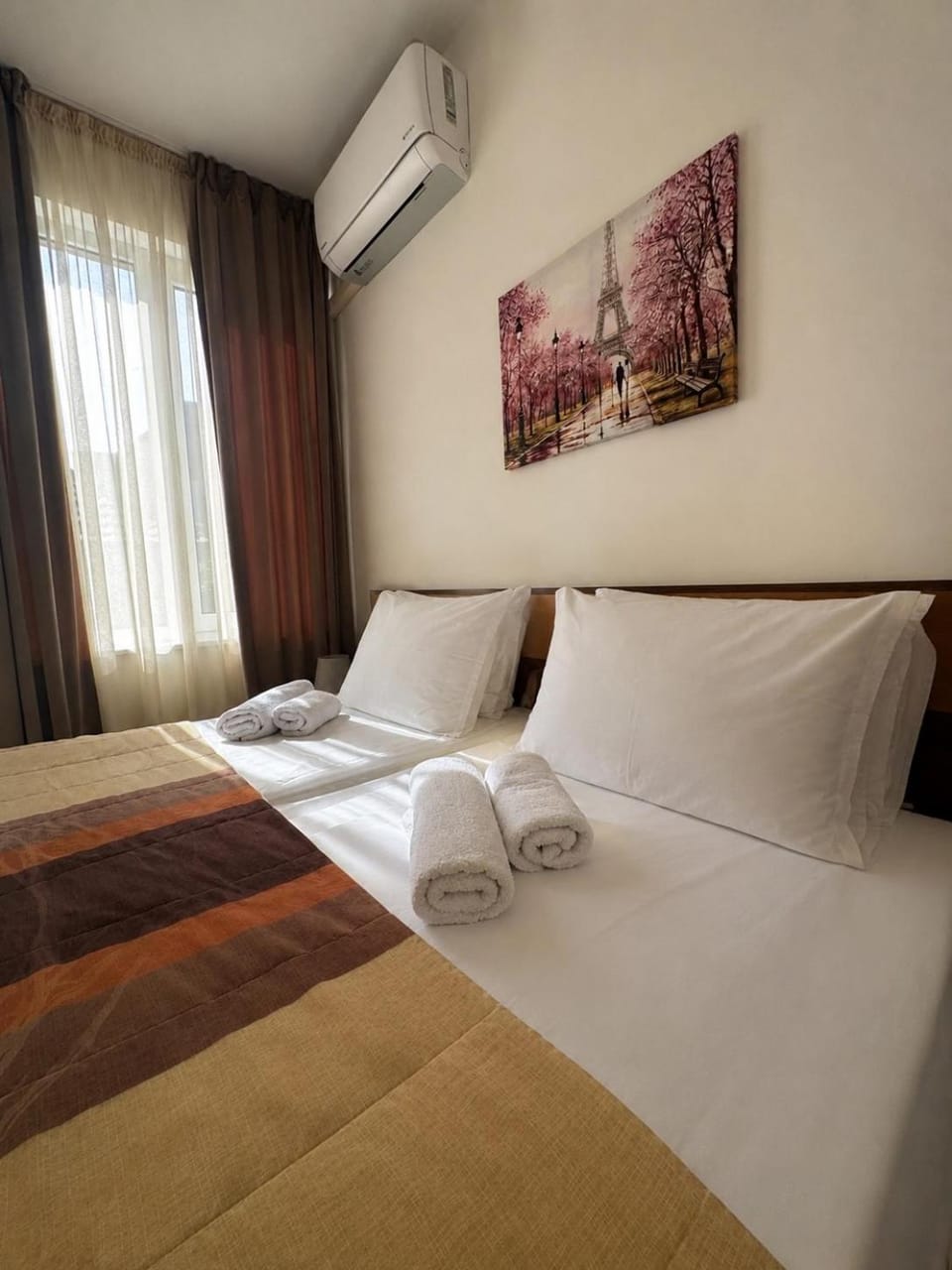 Bed, Photo of the whole room, Bedroom, towels, air conditioner