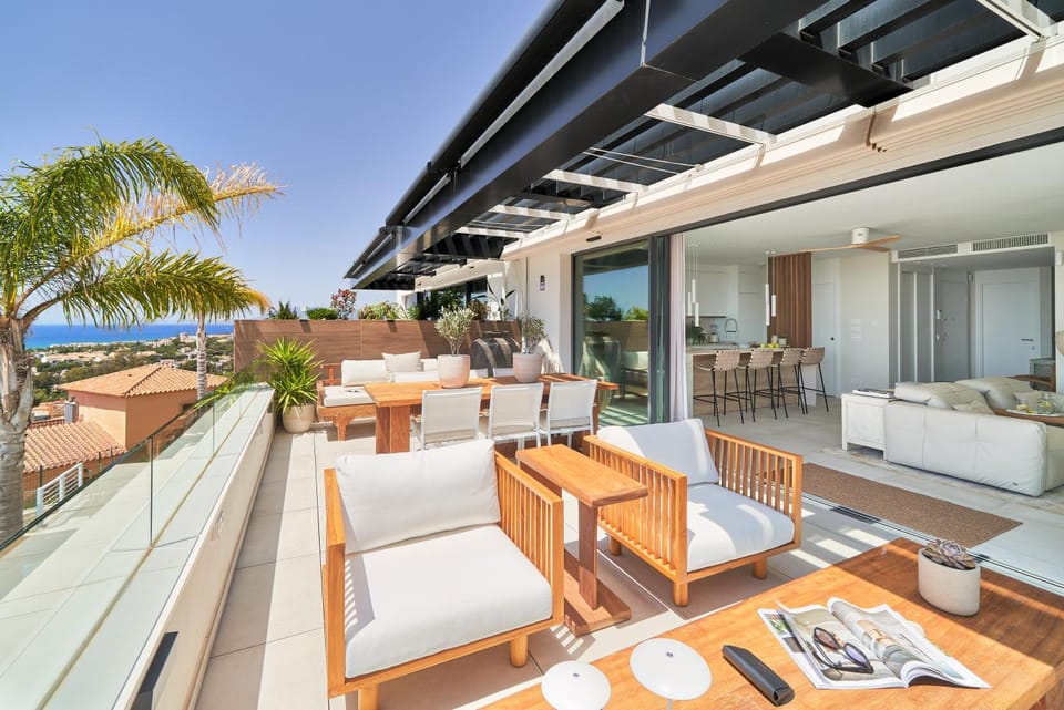 View (from property/room), Balcony/Terrace, Living room, Seating area, Sea view