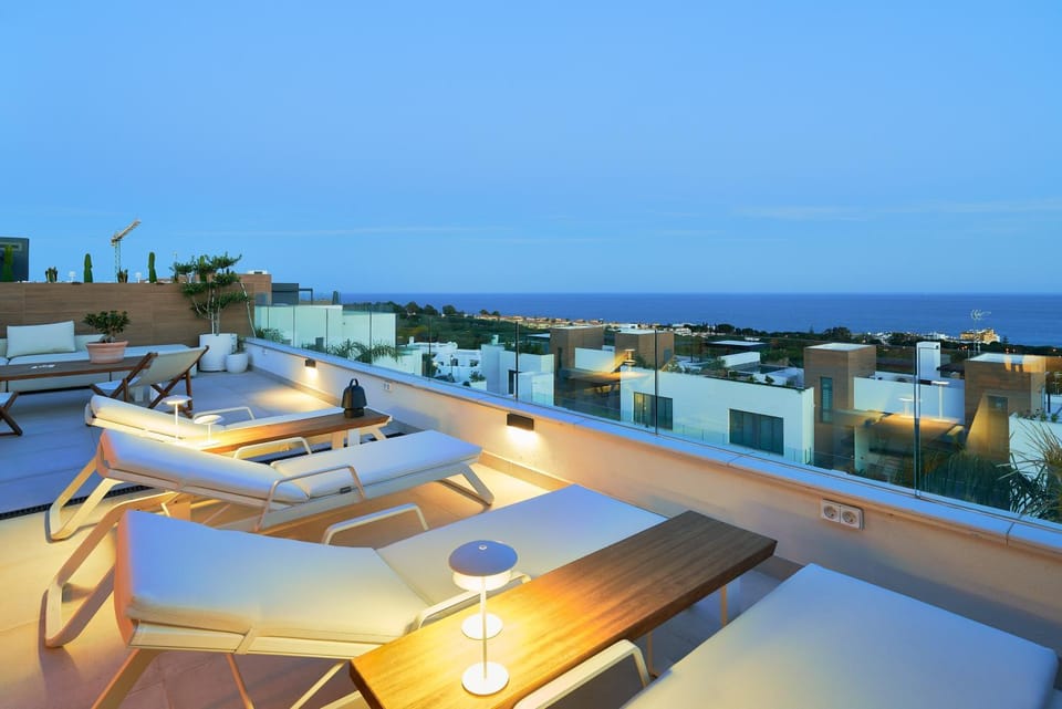 View (from property/room), Balcony/Terrace, Pool view, Sea view