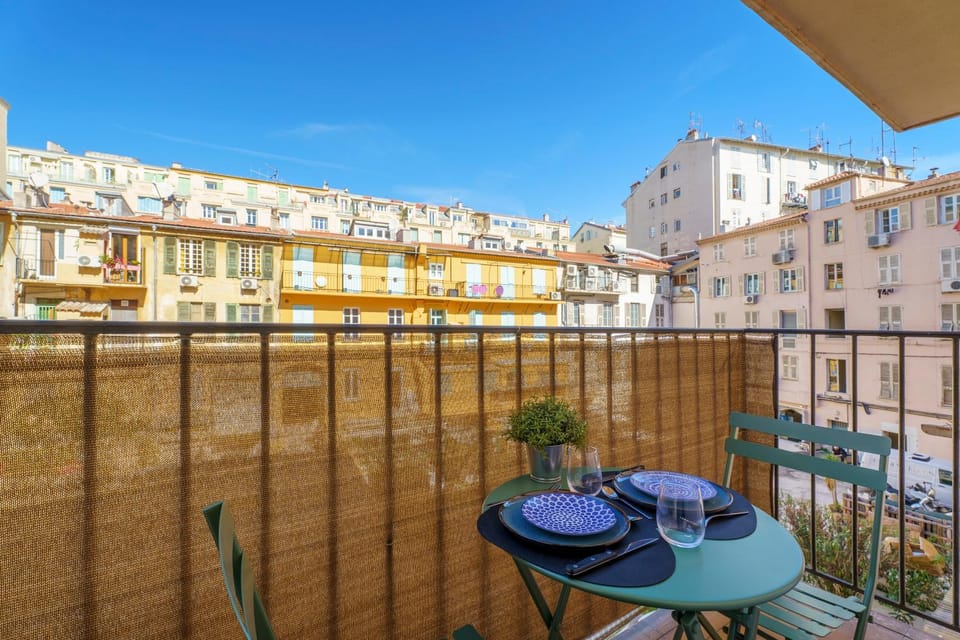 Property building, Balcony/Terrace, Balcony/Terrace