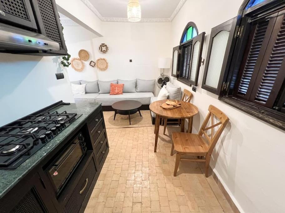 Kitchen or kitchenette, Dining area, stove