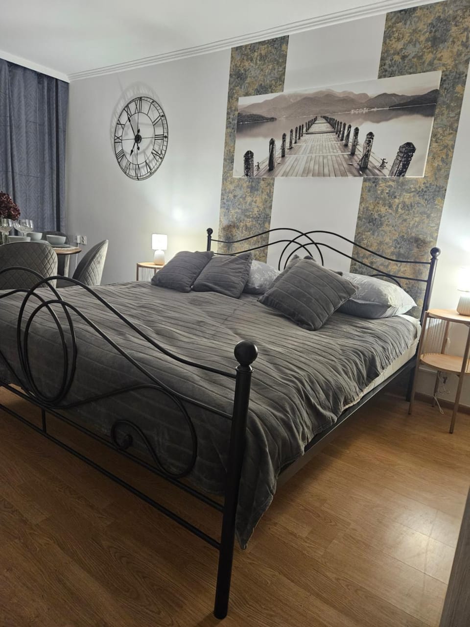 Bed, Living room, Photo of the whole room, Bedroom