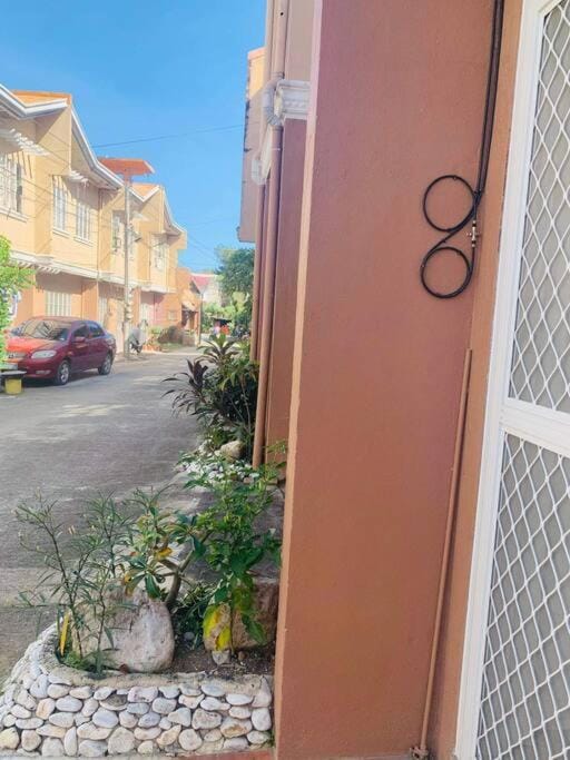 Neighbourhood, Street view