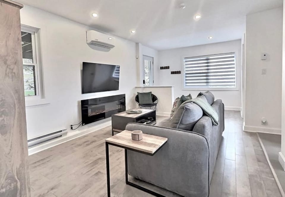 TV and multimedia, Living room, flat iron, air conditioner