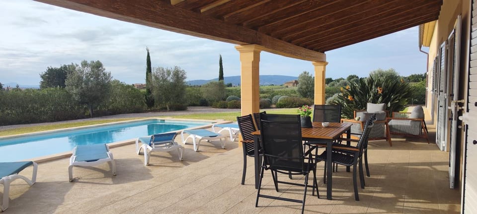 Property building, Balcony/Terrace, Living room, Swimming pool