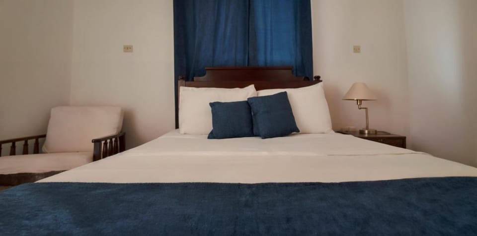 Bed, Photo of the whole room, Bedroom, kitchen