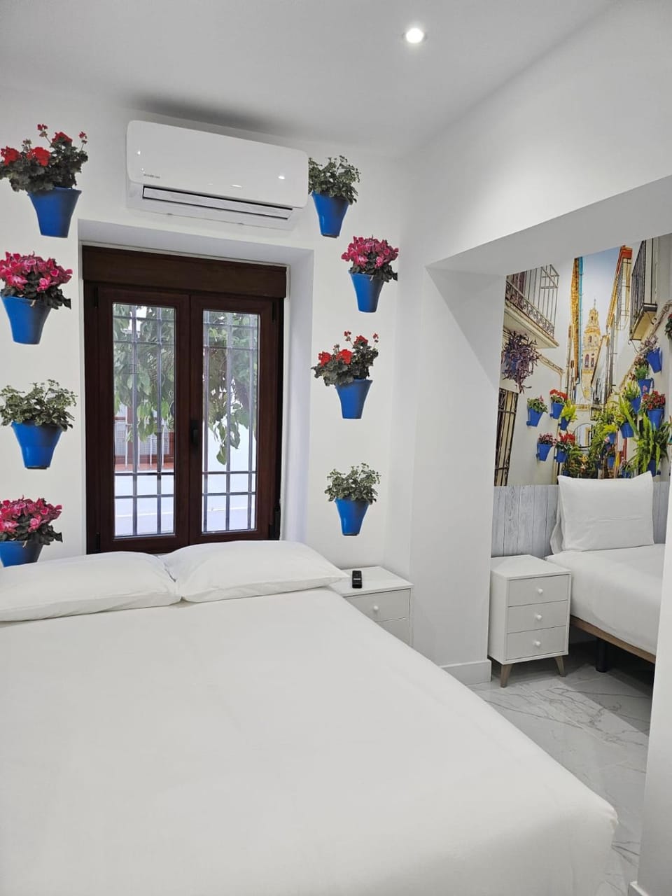 Bed, Photo of the whole room, Bedroom, air conditioner