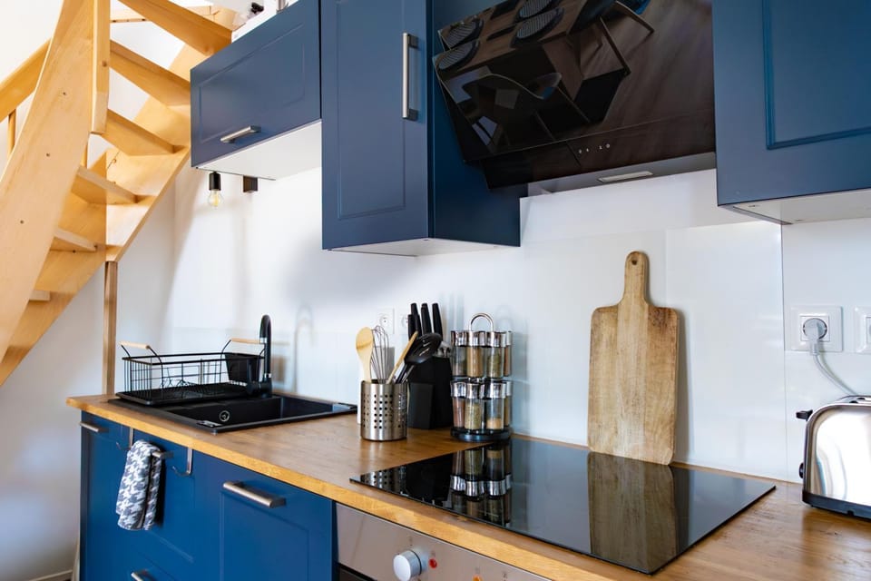 Coffee/tea facilities, Kitchen or kitchenette, dishwasher, microwave, oven, pet friendly, stove, toaster