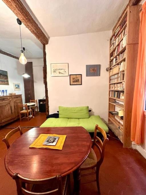 Abbaye - Appartement spacieux au coeur du Vieux-Nice Apartment in Nice