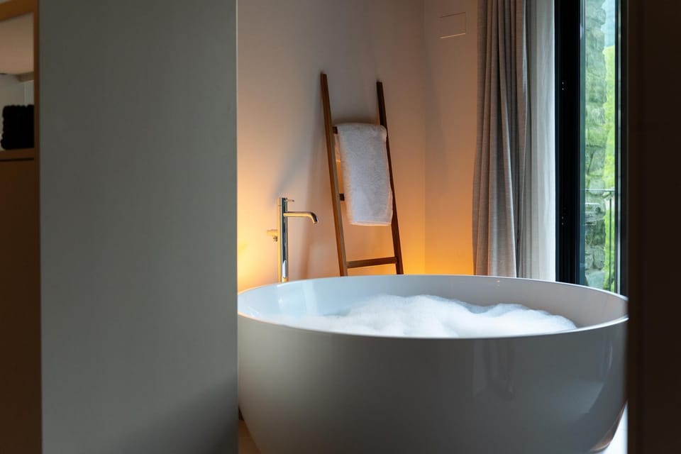 Hot Tub, Bath