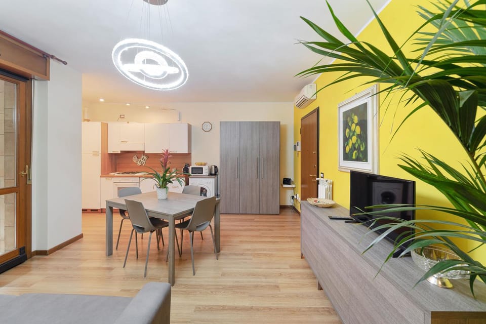 TV and multimedia, Living room, Dining area