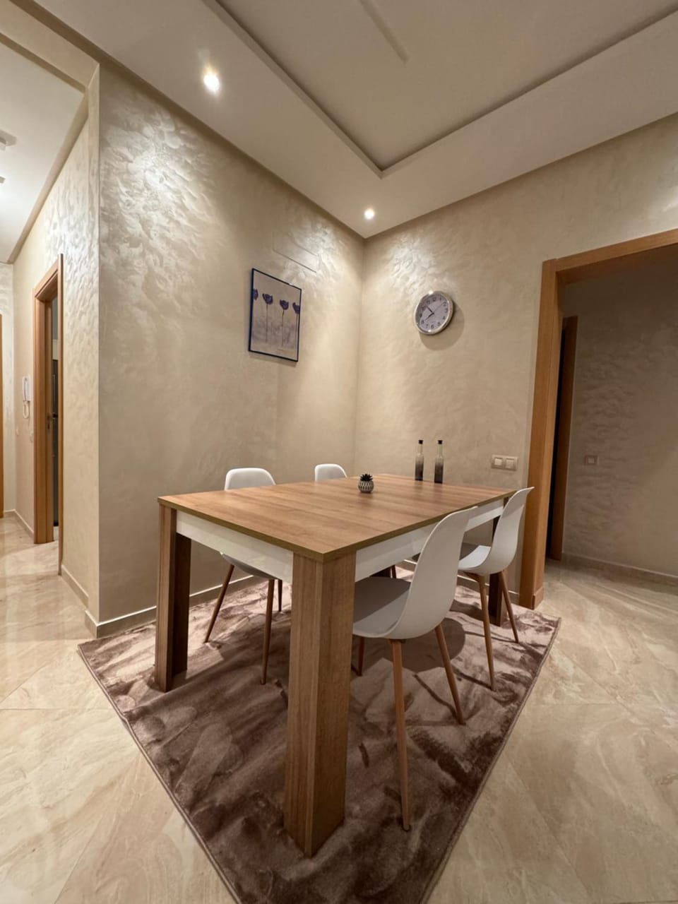 Seating area, Dining area