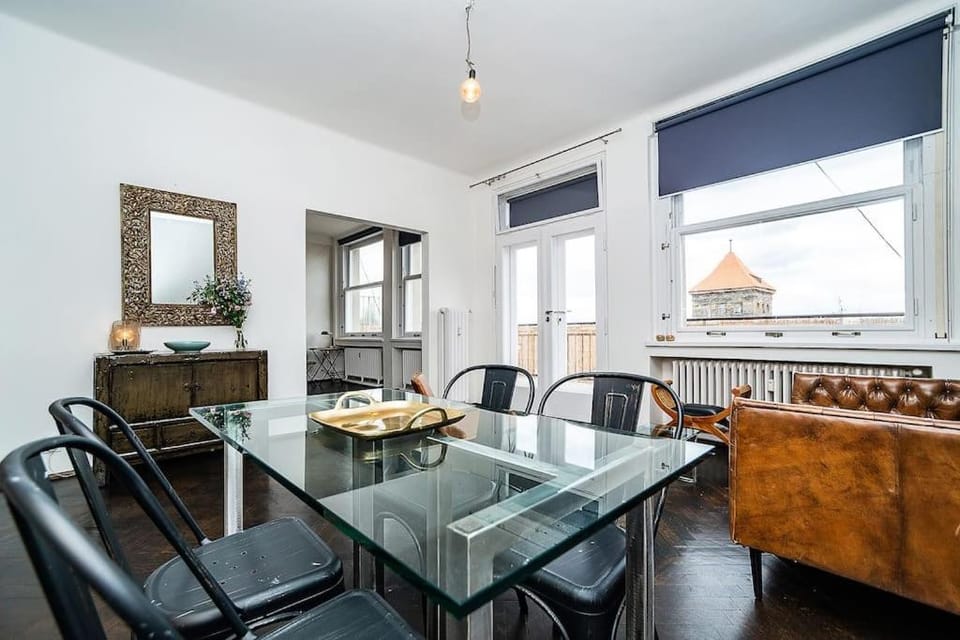 Seating area, Dining area