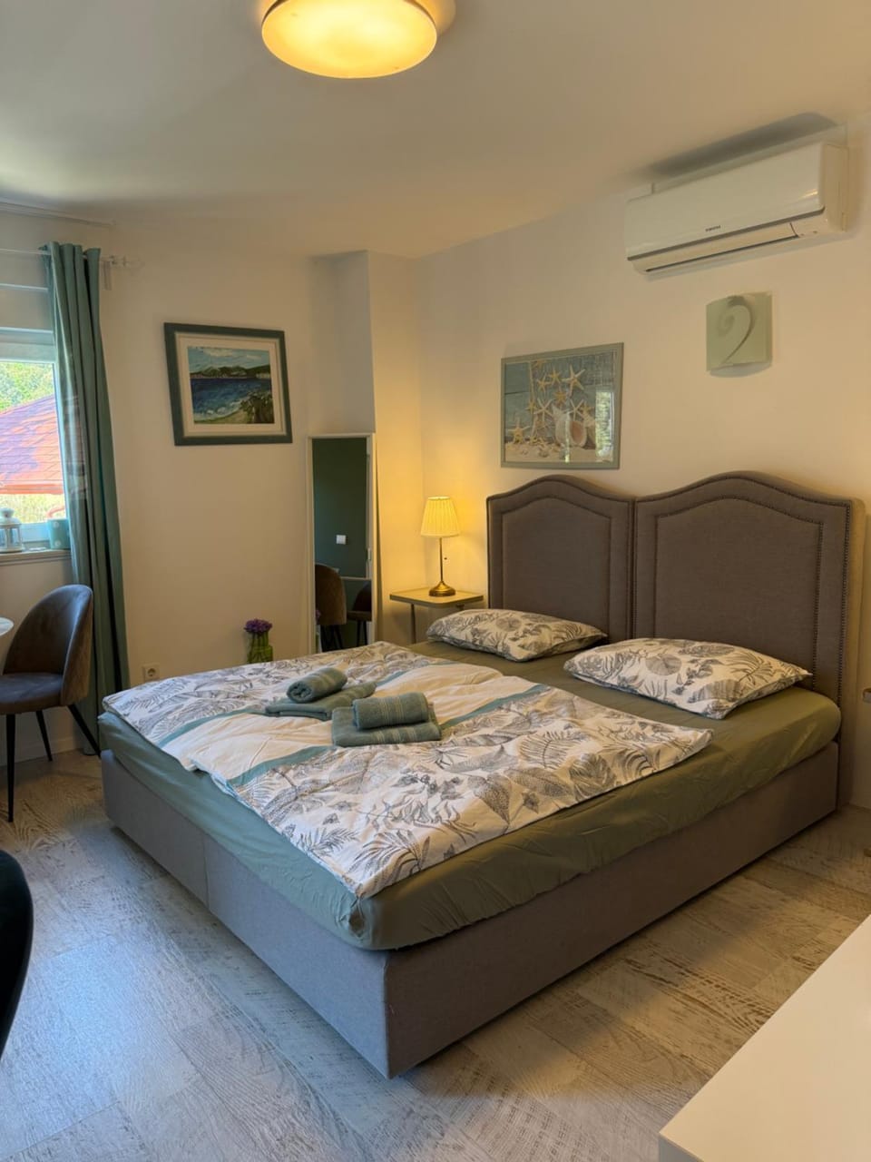 Bed, Photo of the whole room, air conditioner