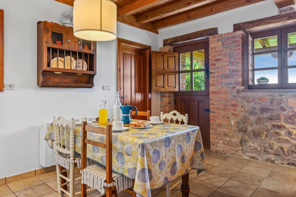 Property building, Kitchen or kitchenette, Living room