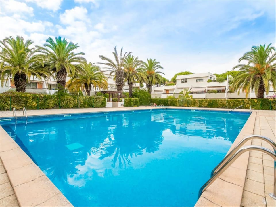 Property building, Garden view, Pool view