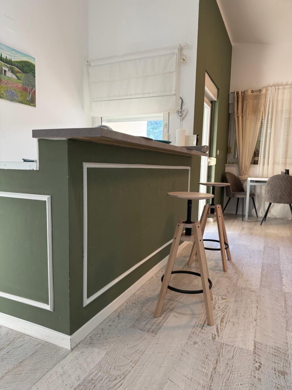 Kitchen or kitchenette, Seating area, Dining area