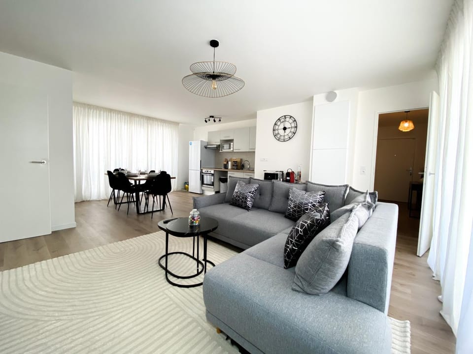 The Modern Chic Haven, La Défense (16'), Parking Apartment in Île-de-France