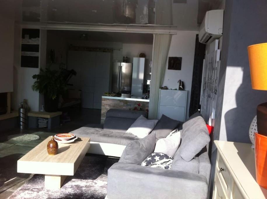 Magnifique appartement face à la plage de Beaucours Apartment in Sanary-sur-Mer
