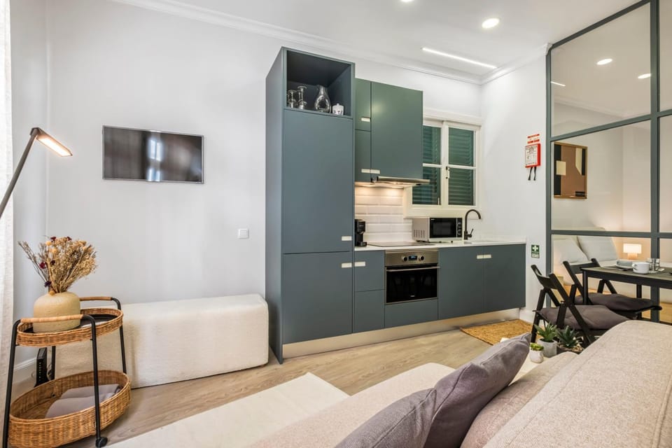 Kitchen or kitchenette, Living room, Seating area, Dining area, minibar