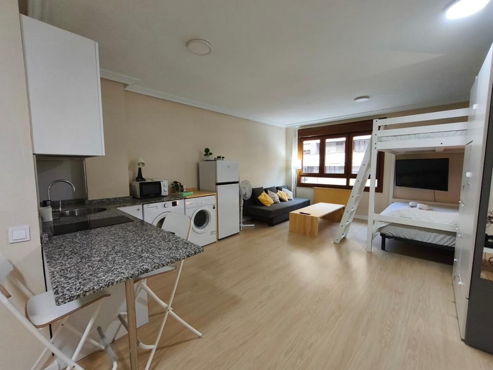 Estudio Céntrico A4 Apartment in Oviedo