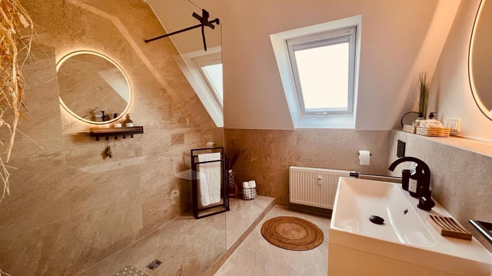 Shower, Bathroom, towels