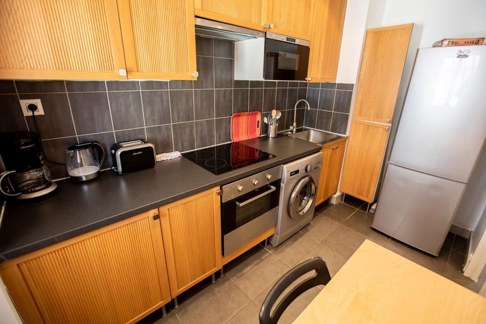 Coffee/tea facilities, minibar, pet friendly, stove, toaster, washing machine