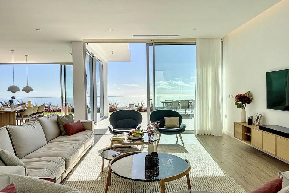 TV and multimedia, Living room, Seating area, Dining area, Sea view