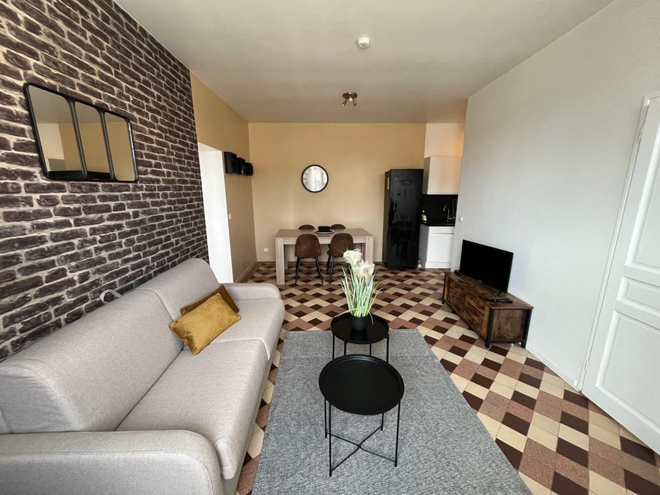 Communal lounge/ TV room, TV and multimedia, Living room, Seating area, Dining area