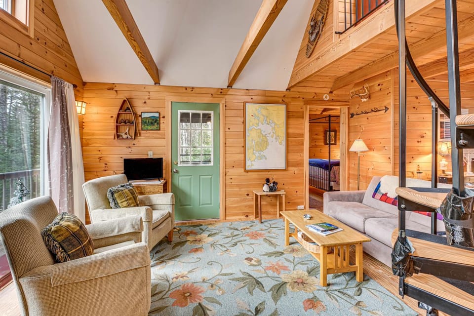 Lamoine Cabin w/ Deck ~ 16 Mi to Acadia Nat’l Park Cabin in Lamoine