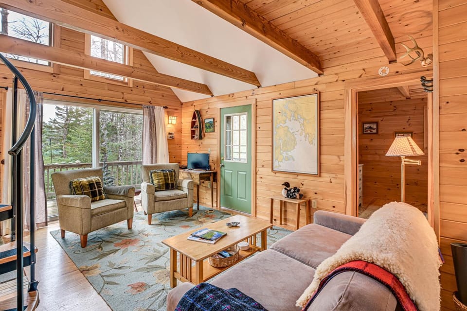 Lamoine Cabin w/ Deck ~ 16 Mi to Acadia Nat’l Park Cabin in Lamoine