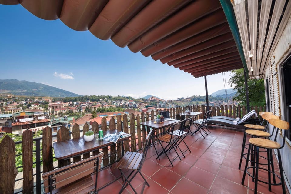 Property building, Natural landscape, View (from property/room), Balcony/Terrace, Balcony/Terrace, Inner courtyard view, minibar