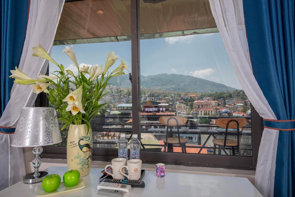 Natural landscape, View (from property/room), Food and drinks, City view, Mountain view