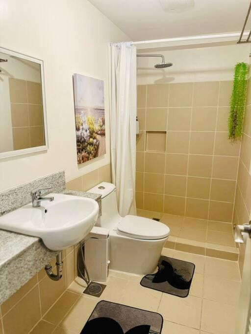 Free parking 2B/R @Infina tower Apartment in Quezon City