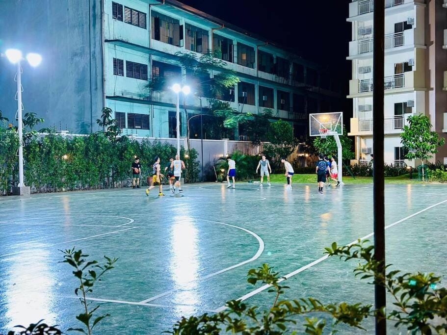 Free parking 2B/R @Infina tower Apartment in Quezon City