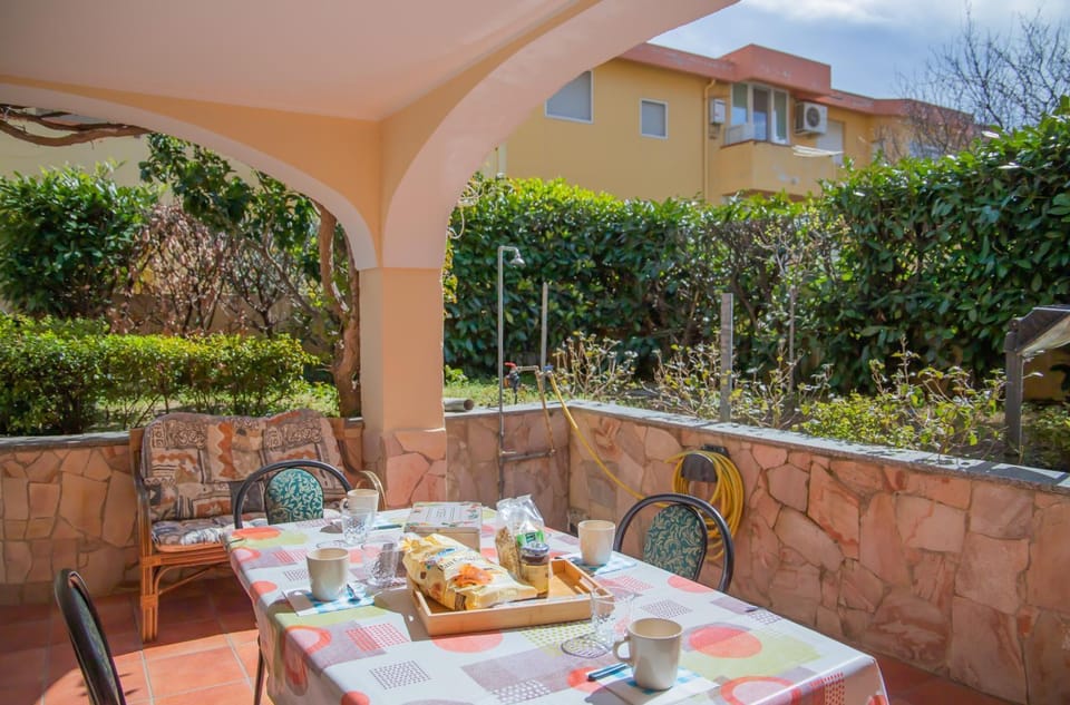 Property building, Spring, Day, Garden, Balcony/Terrace, Food and drinks, Banquet/Function facilities, Dining area, Garden view, Breakfast
