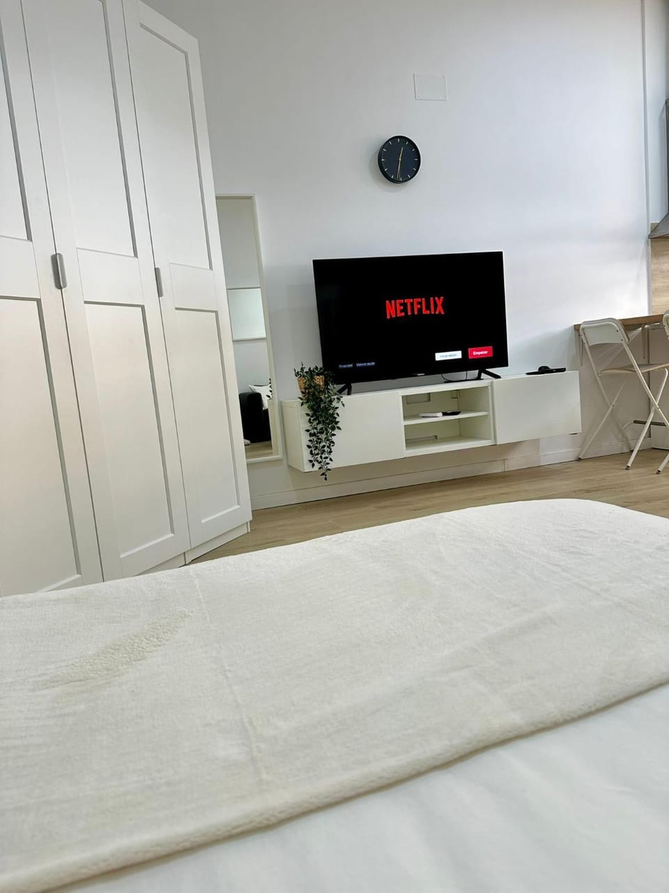 Bed, Living room